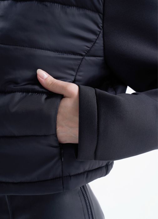 Укороченная куртка с капюшоном