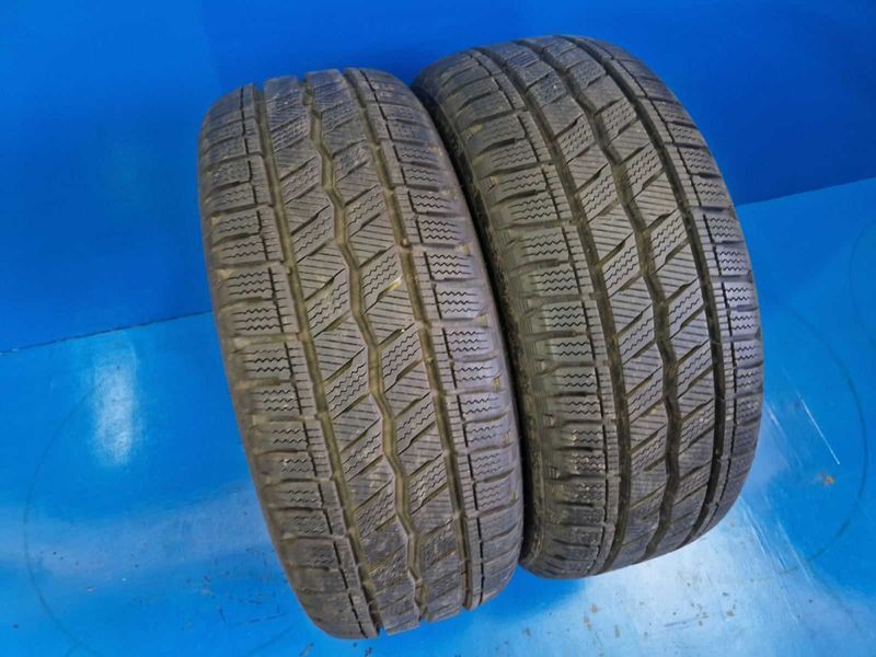 2 Hankook R17С 225/55
зимни бусови гуми DOT2622