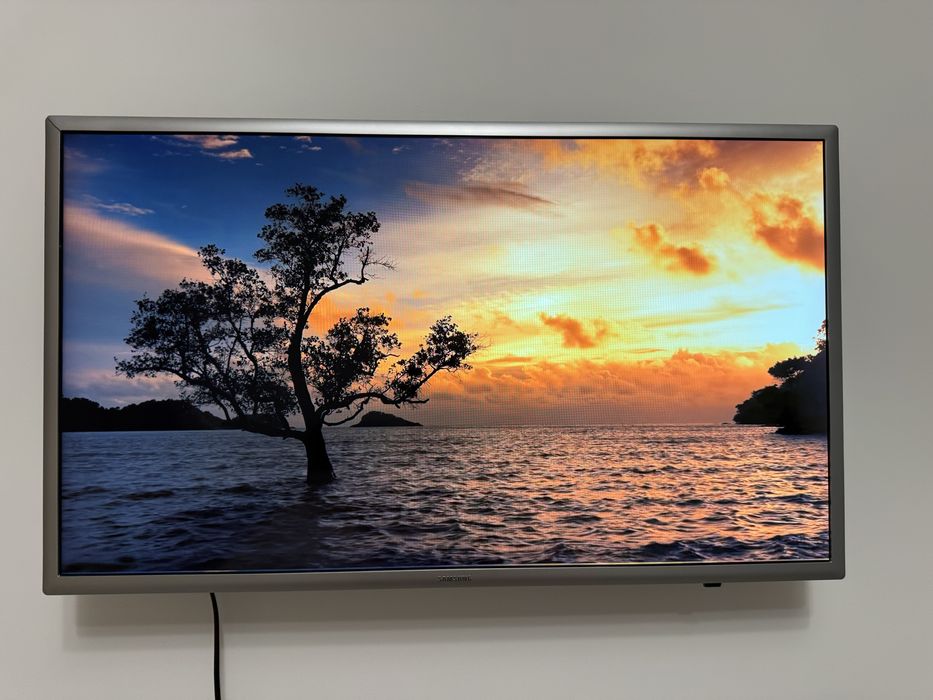 Samsung Smart TV 32” Full HD M5672 – Ca nou, cutie și accesorii complete