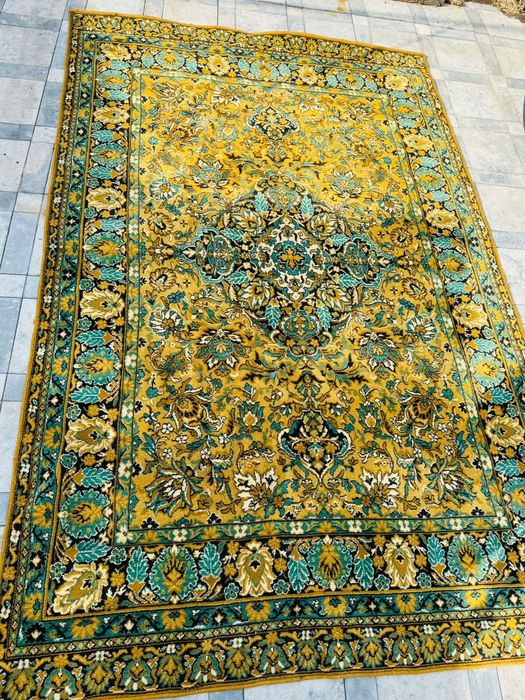 Продам ковры ,от 4000 .Звонить.