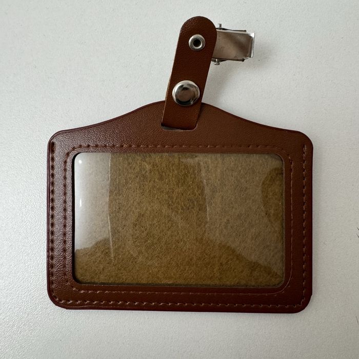 Бэйдж, пропуск труд книжка