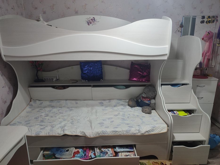 Двухъярусная кровать