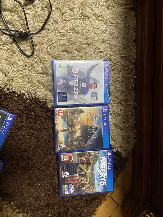 Vand ps4 slim cu doua manete si multe jocuri