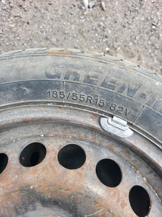 Продаю диска с шинами на 15