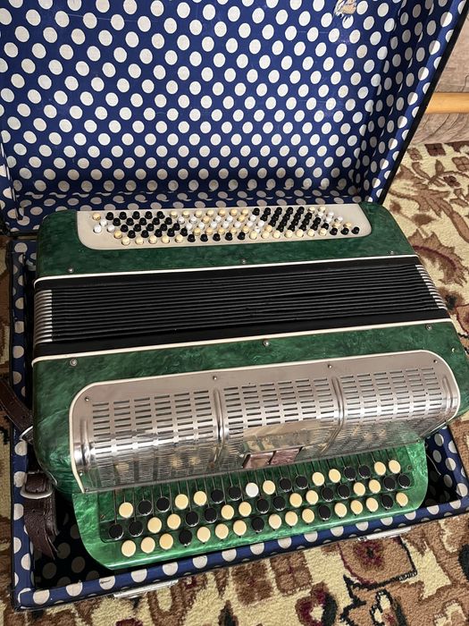 Баян 90 000тг , продам