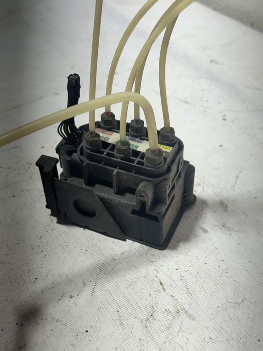 Клапана пневмо подвески Mercedes w221