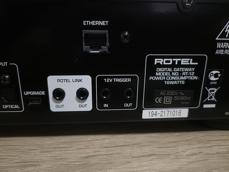 Rotel RT 12, DAC audio, tuner FM, DAB și internet radio