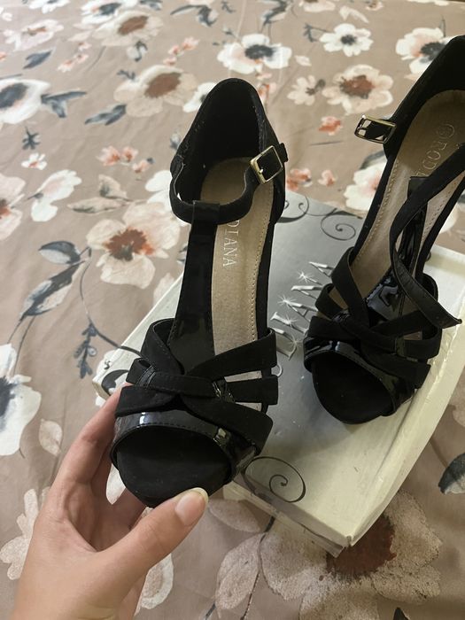 Дамски сандали на висок ток