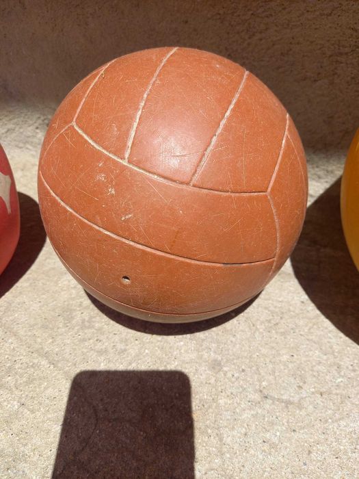 Minge veche. Lot 6 mingi vechi anii 1970. Fotbal, volei, handbal. Perioada comunista socialista
