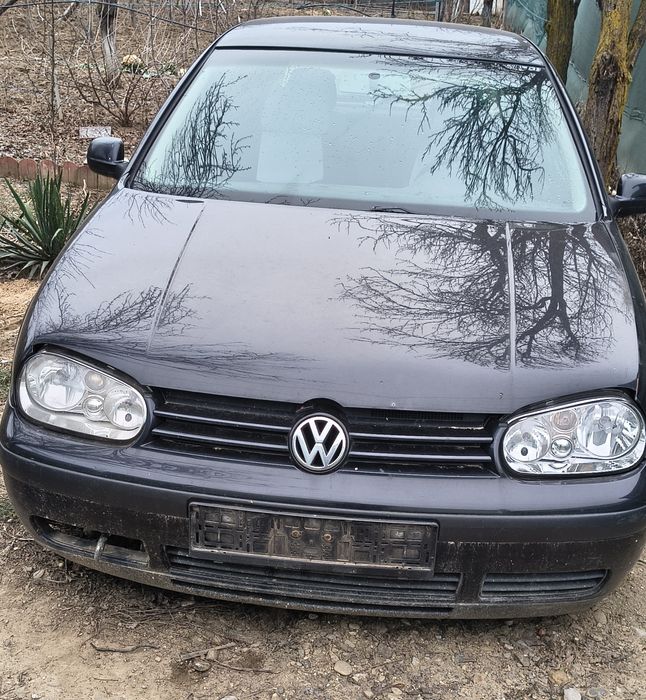 Vand Golf 4, pentru dezmembrat