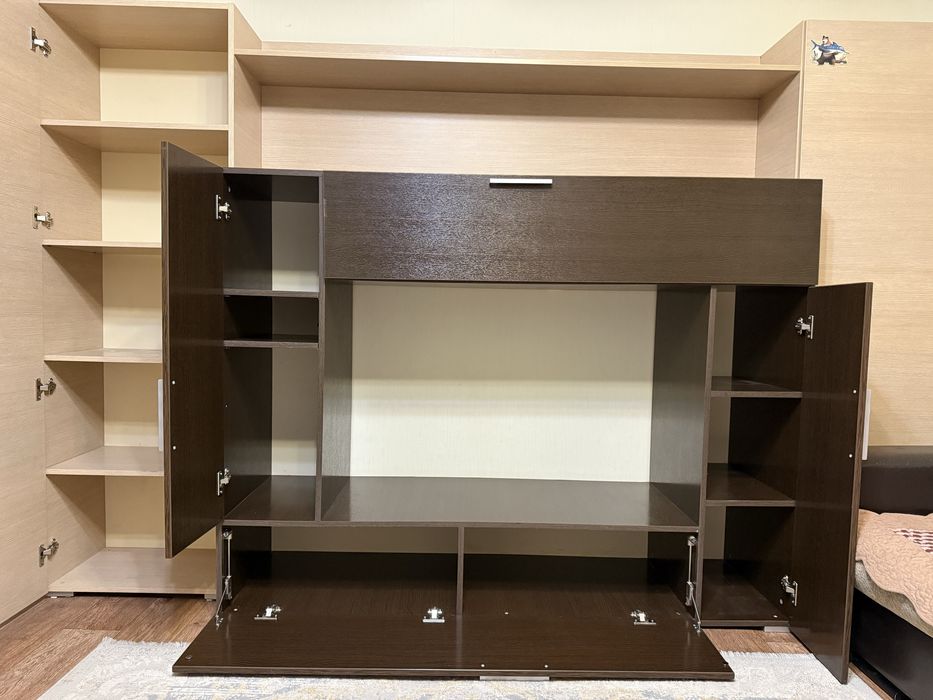 Горка (стенка) в гостиную