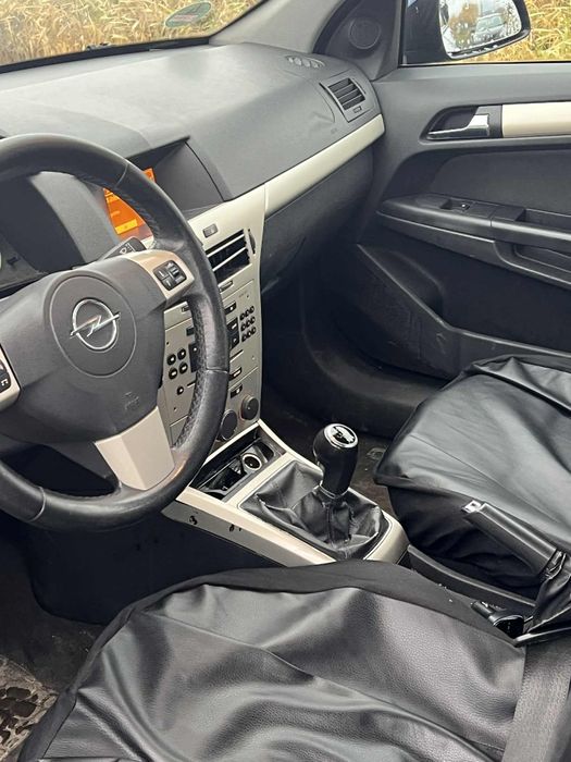 Vand sau schimb  opel asta h