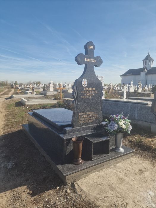 Execut Lucrari Funerare Cruci Cavouri Marmura Granit