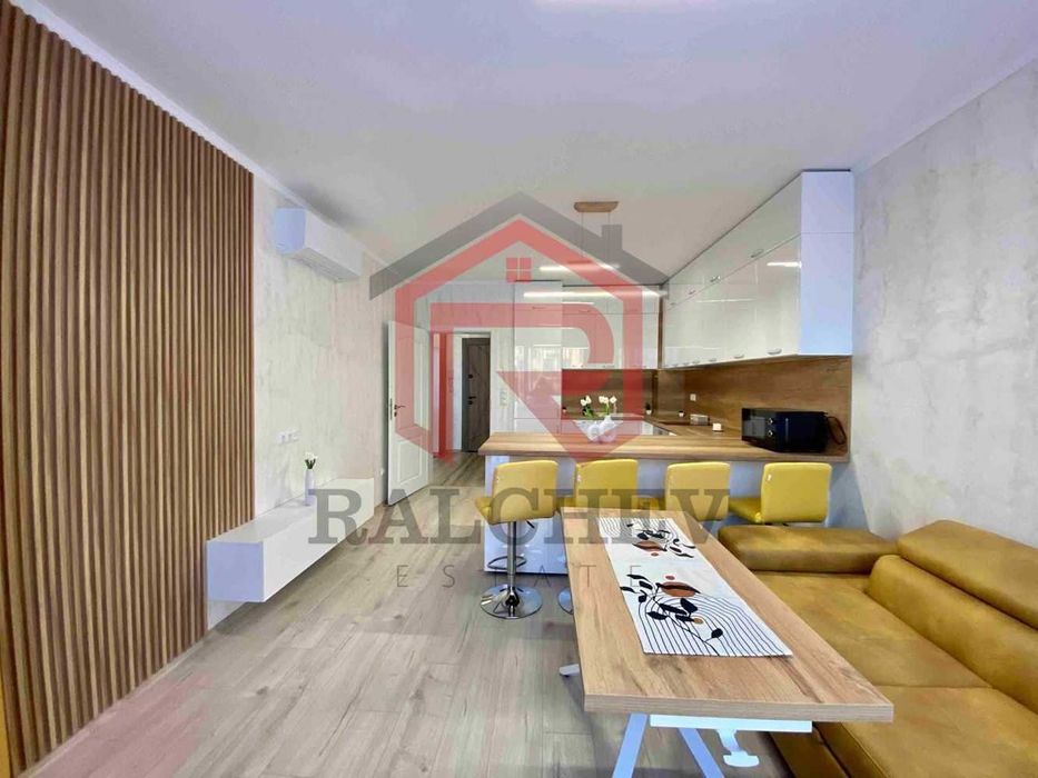 Дава се под наем Двустаен апартамент в к.к. Св.Св. Константин и Елена - 70 кв.м за 650 € - Снимка #1