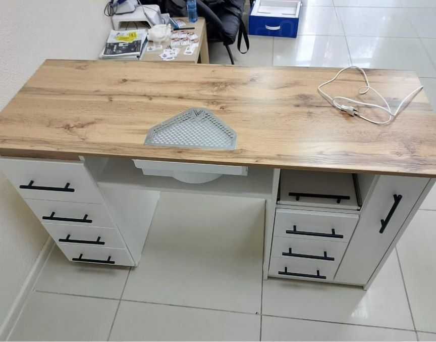 Маникюрные столы