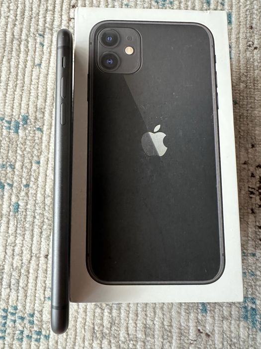 Vand iPhone 11 64 GB Black stare foarte buna