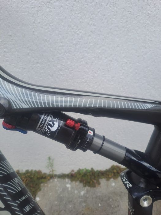 Vând bicicletă cu specialized