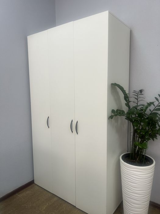 Шкаф белый, в хорошем состоянии