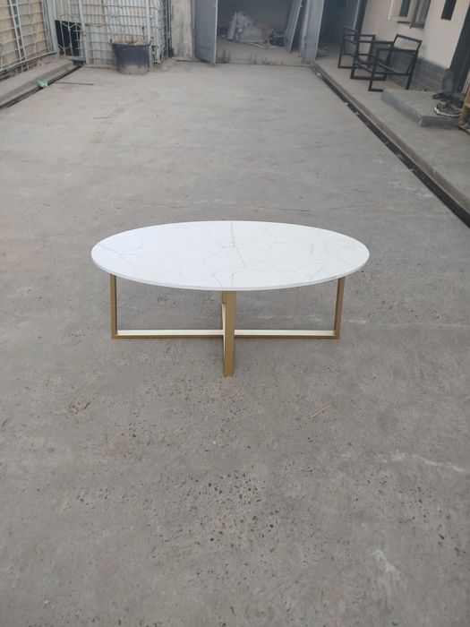 Ovalniy jurnalniy stol loft