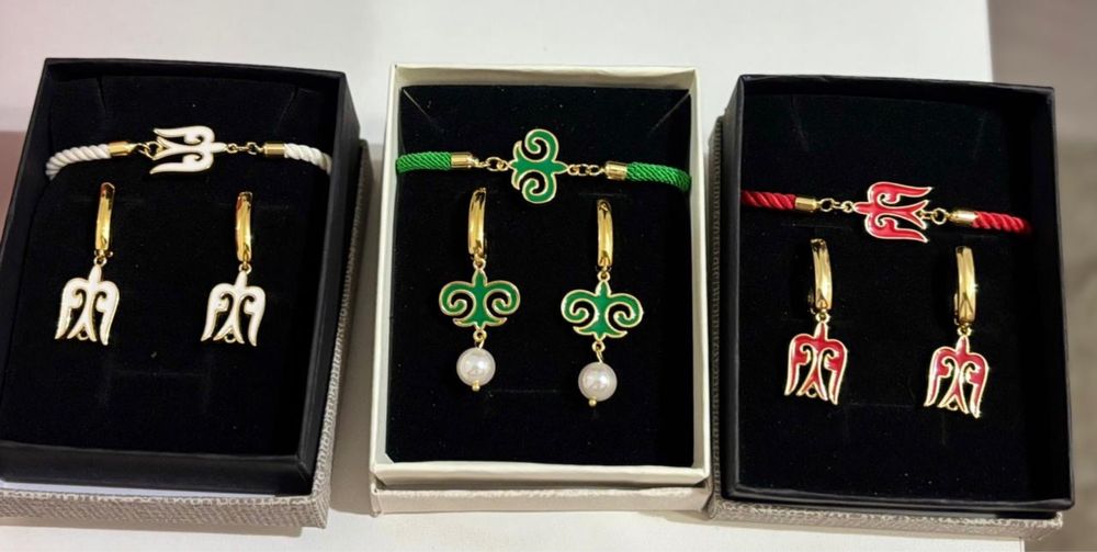 Ұлттық нақыштағы набор.