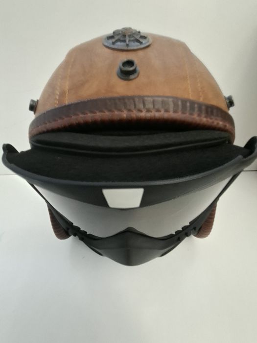 Casca retro. Nouă, nefolosită