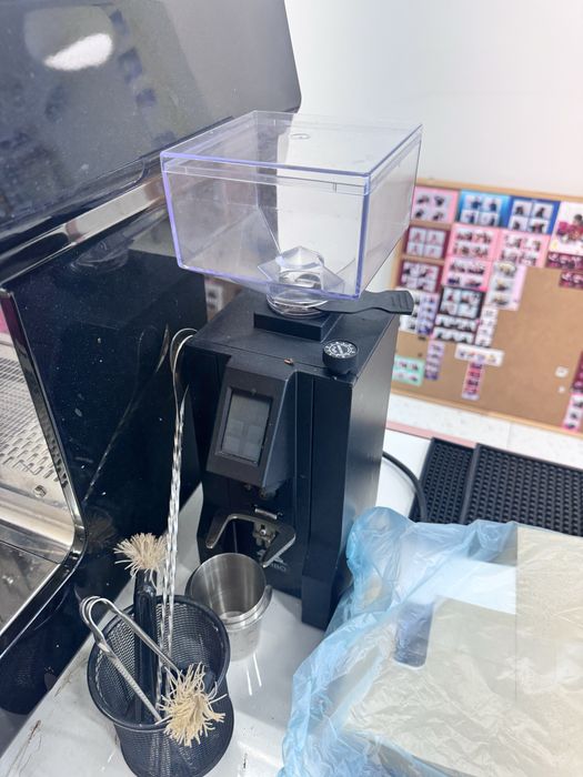 Кофе машинка и кофе молка