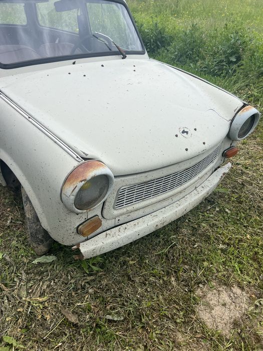 Трабанти 1988г на части