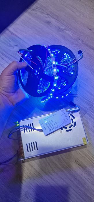 Продавам Argb contoller и лед ленти