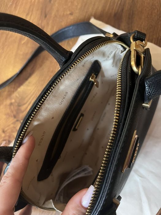 Оригинална чанта Guess