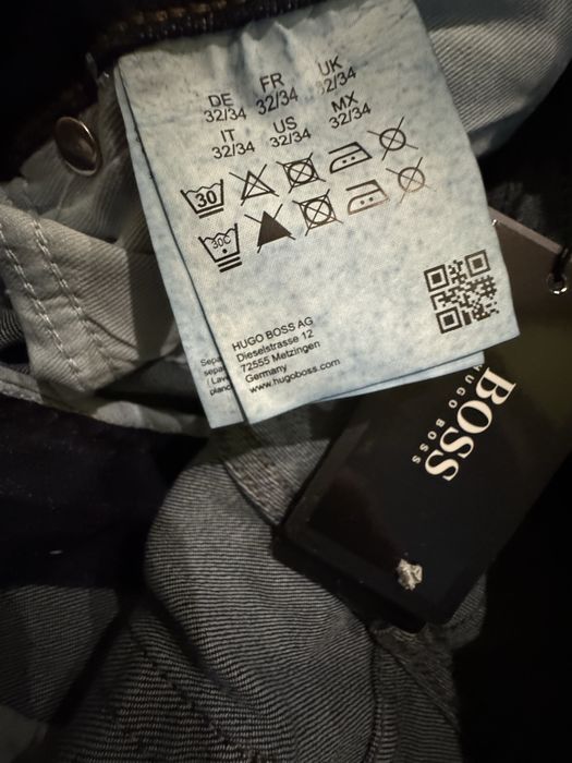 Продавам два броя дънки BOSS и DIESEL