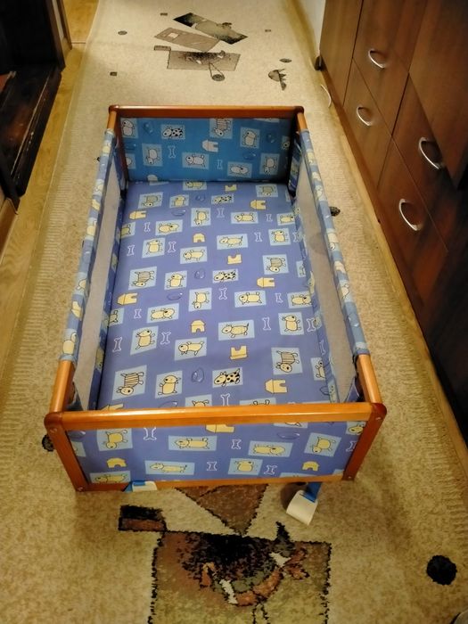 Манеж с люлькой-качалкой.