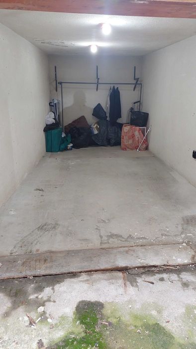 продавам гараж център варна