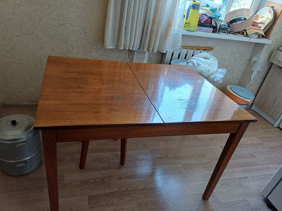 Стол полированный