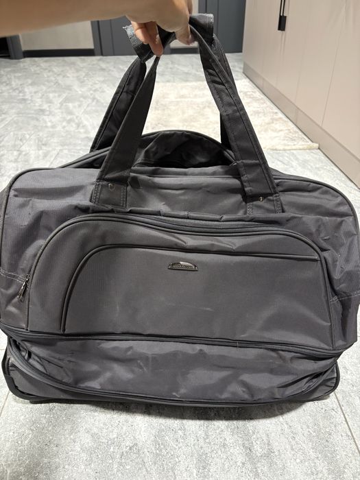 Продам сумки на колесиках