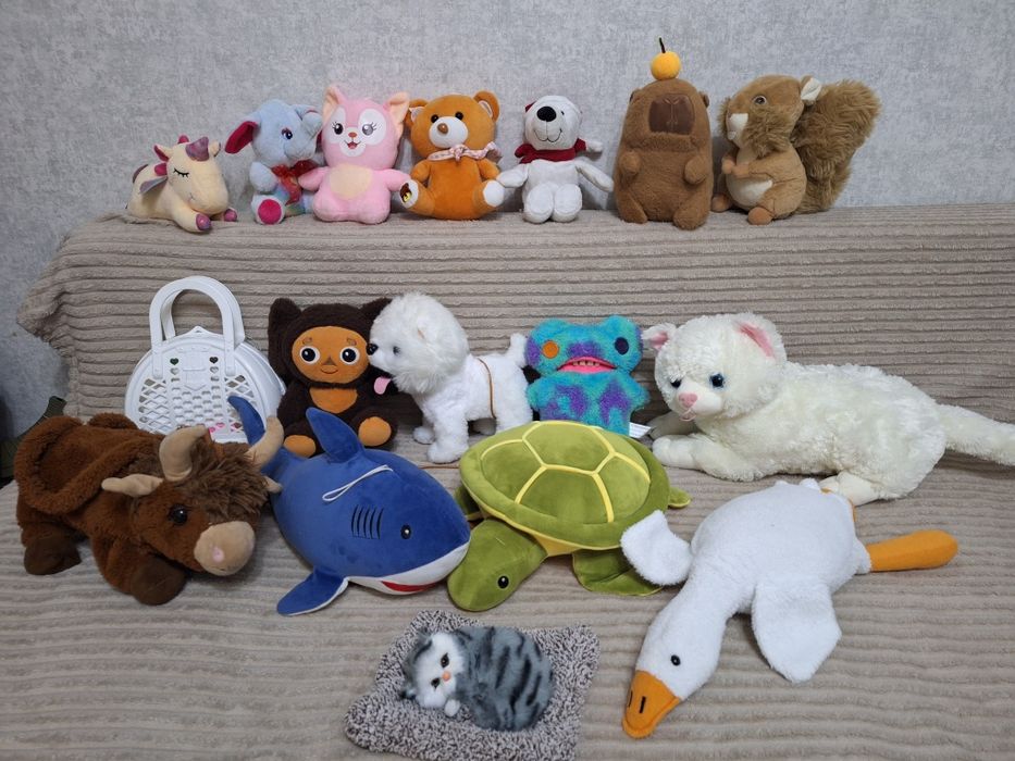 Куча мягких игрушек