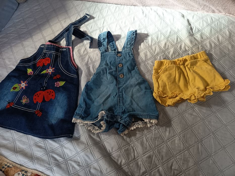 Vând pachet de 14 rochițe fetița 70ron pachetul 9-12luni