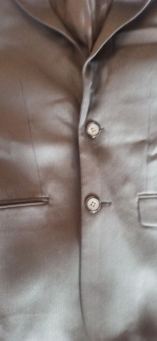 Продам костюм-тройку