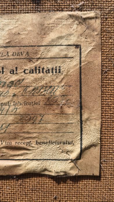 Mobilă antică din lemn masiv