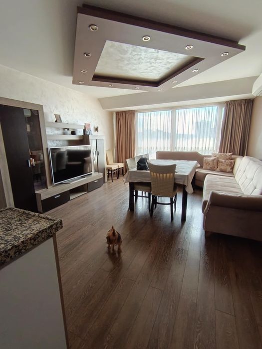 Тристаен апартамент под наем