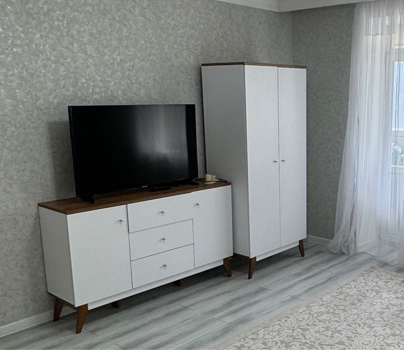 Пробается шкаф и тв тумба