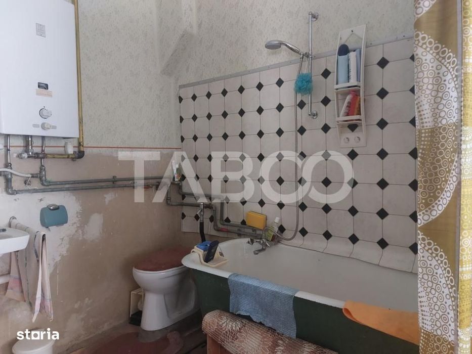 Casa si curte individuala 2 corpuri de casa separate 4 camere gradina