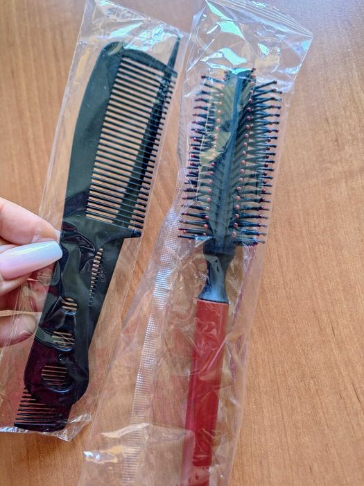Нов комплект четка за коса и гребени