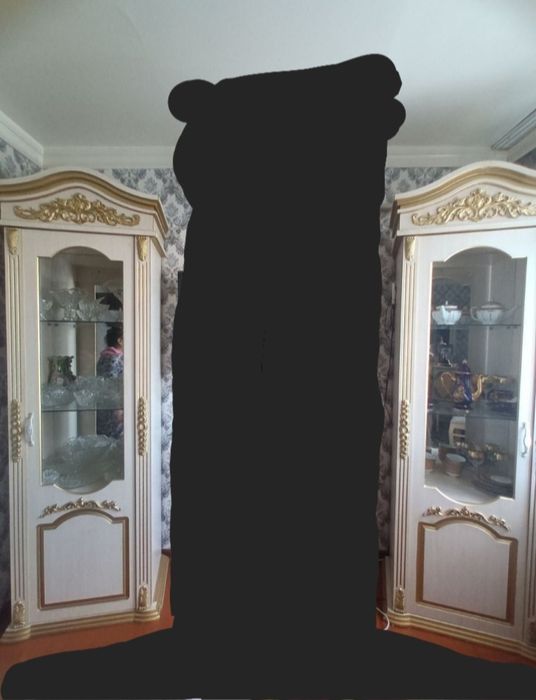 Mebel yangi 4 oy ishladim yangide duribdi ustol hamm yangi