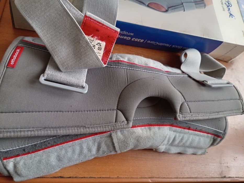 Наколенник - иммобилизатор.