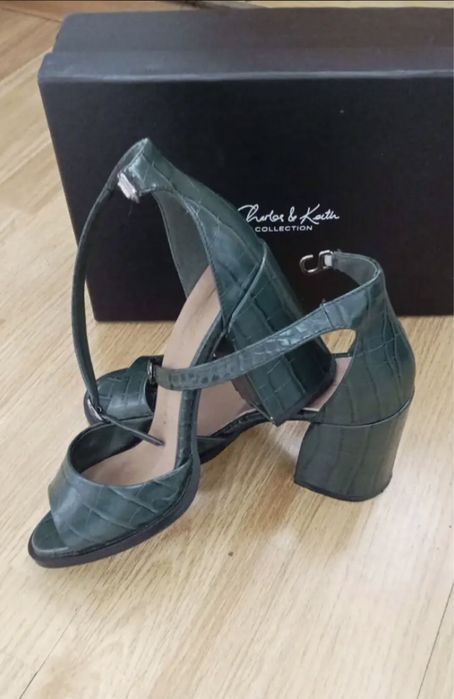 продам туфли босоножки