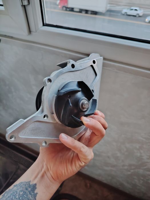 Помпа охлаждения Audi C4