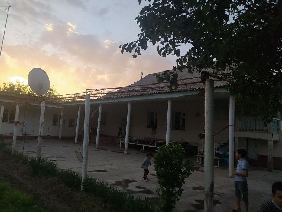 Sirdaryo viloyati Sayxunobod tumani 35 SOTIX XOVLI UY SOTILADI