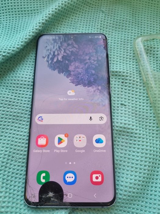 Samsung S20 crăpat