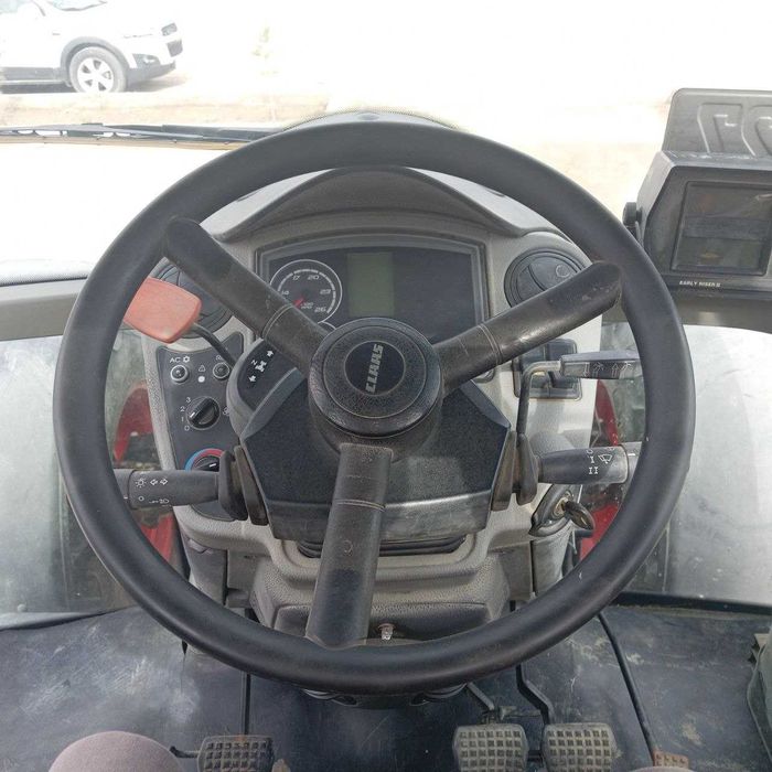 Трактор для сельских работ