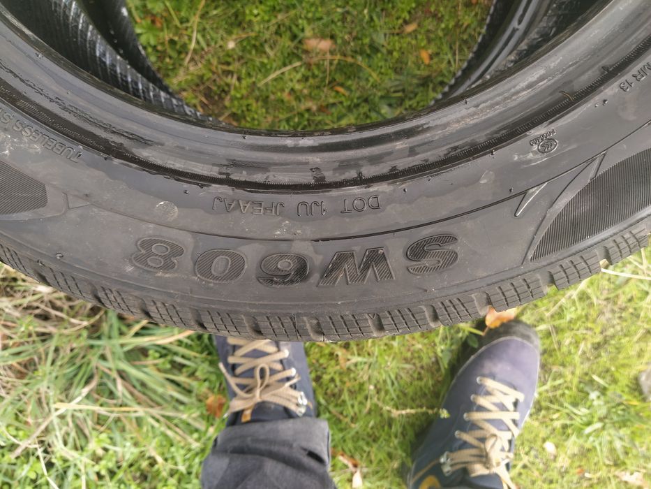 Продавам чисто нови гуми 2 броя